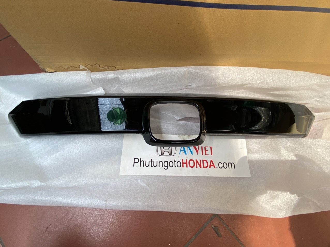 Ốp mạ trên mặt ca lăng xe Honda City 2021-2022